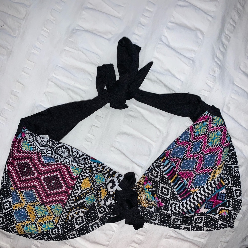 Bathing suit top w/ cross in front